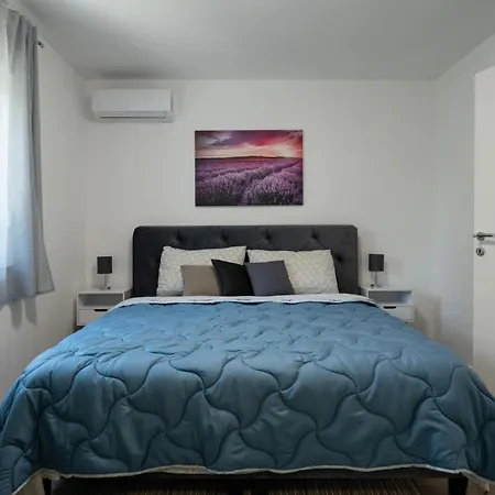 Sofia By Interhome Пула